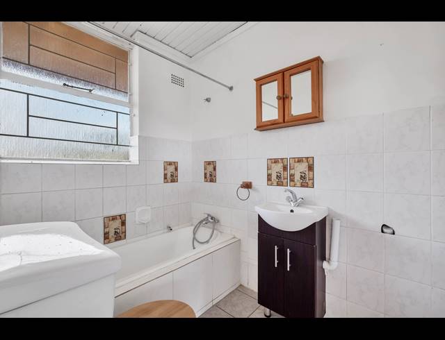 1 BEDROOM APARTMENT FOR SALE IN WINDSOR EAST